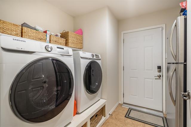 Building Photo - 5933 Snow Creek Dr