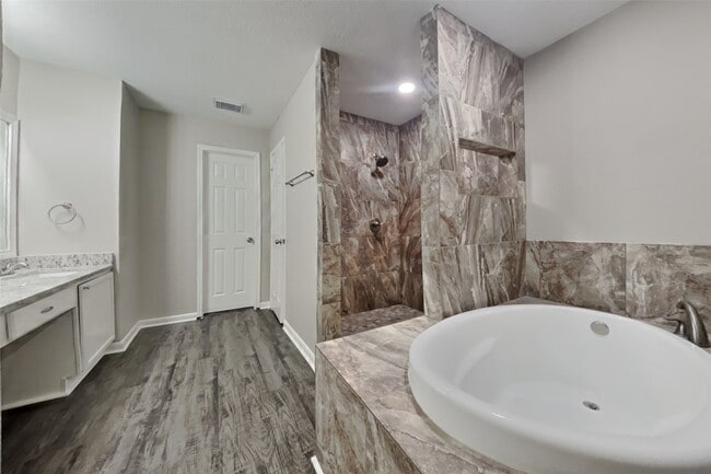 Building Photo - 407 Douglas Fir Dr