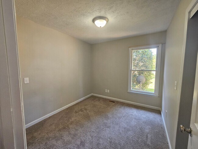 Building Photo - 792 Whispering Pines Rd