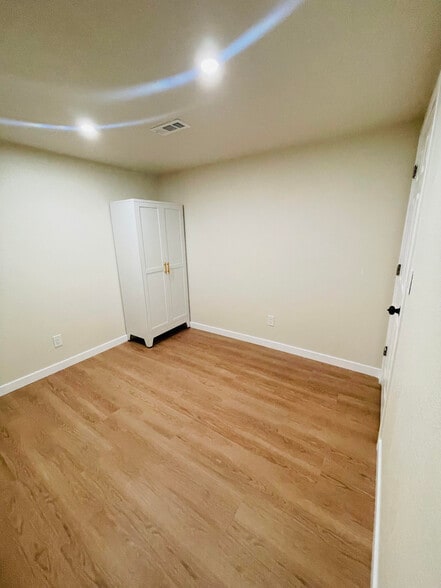 Building Photo - 6520 Depew Ct