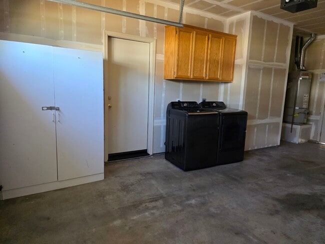 Building Photo - 2412 Summercreek Dr
