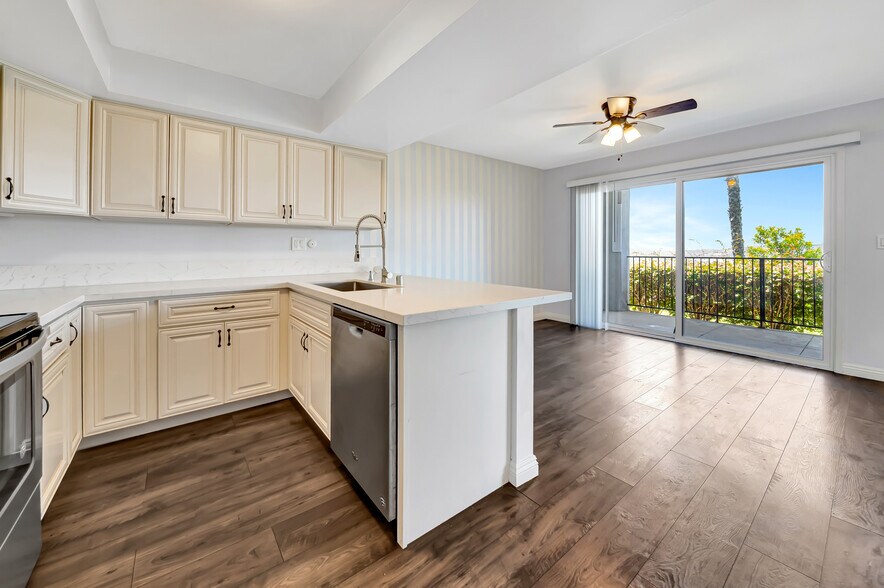 Building Photo - 3606 Vista Rey