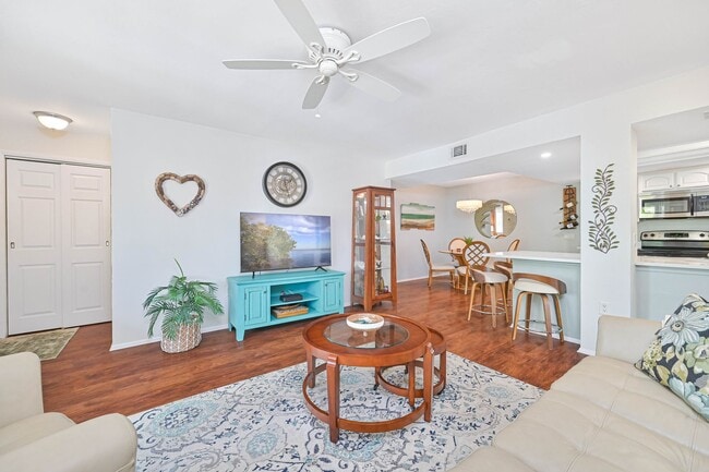 Building Photo - SHORT TERM RENTAL (9.10 - 12.31) - Fountain Lakes Condo