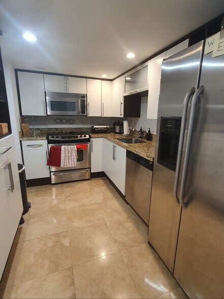 Building Photo - 2333 Brickell Ave