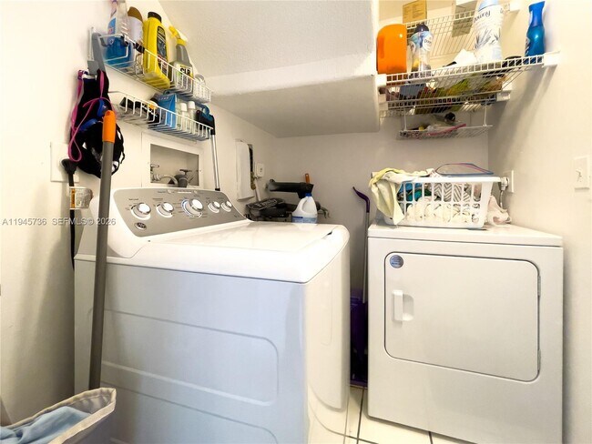 Building Photo - 931 Opal Terrace