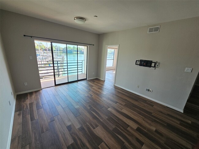 Building Photo - 793 Davis Rd