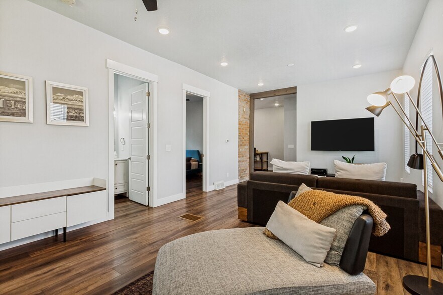 Building Photo - 814 S 800 E