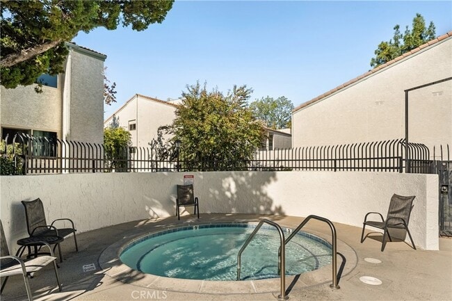 Building Photo - 4724 Park Granada