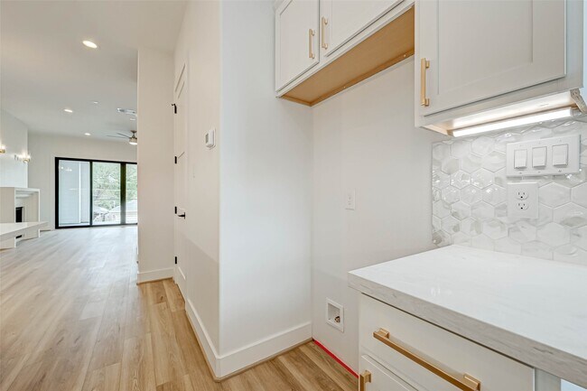 Building Photo - 3503 Anita St