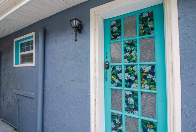 Building Photo - 1735 Grayson Dr