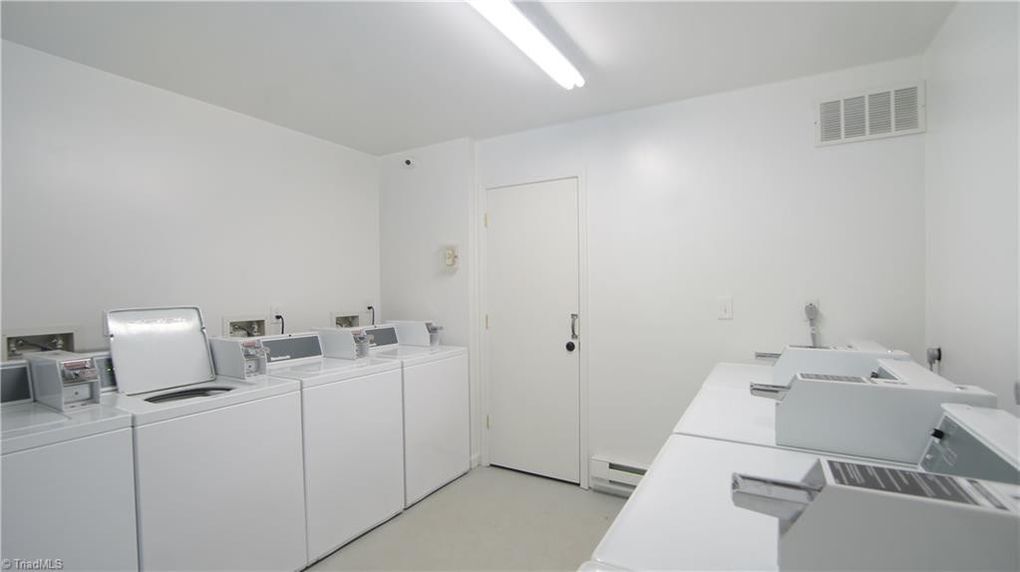 Building Photo - 3300 Starlight Dr