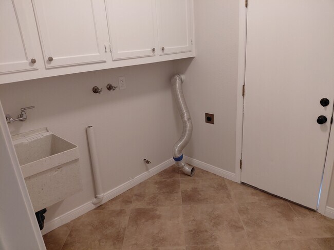 Building Photo - 5612 Galloping Way