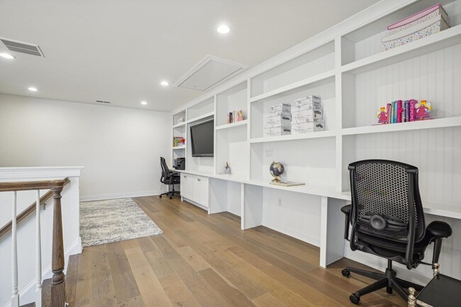 Building Photo - 4 Silent Nest Wy