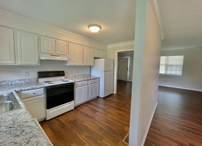 Building Photo - Large 2 bedroom/2 bath in Karna