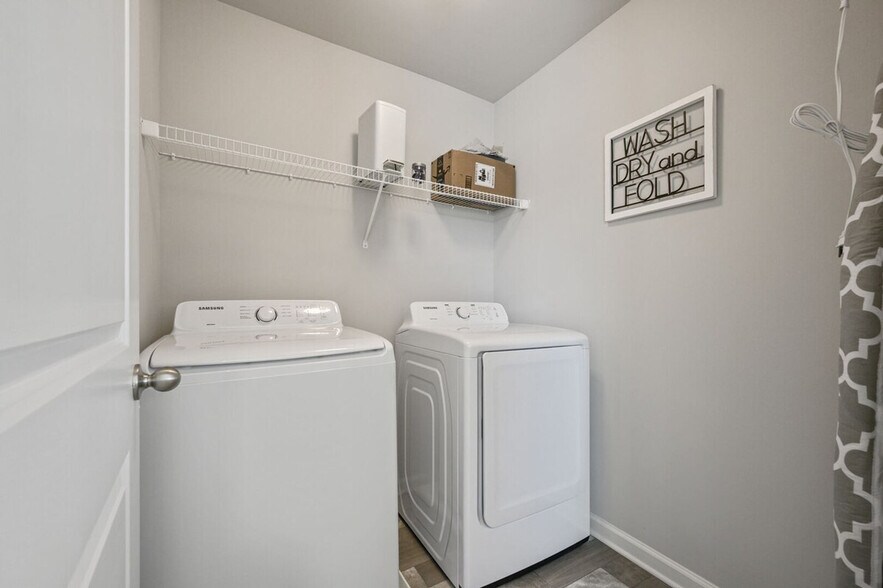 Building Photo - 2059 Pinnacle Walk