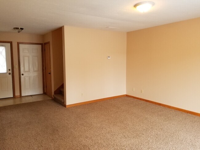Building Photo - 3 bed 1.5 bath home