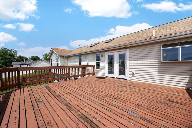 Building Photo - 166 Royallprairie Ln