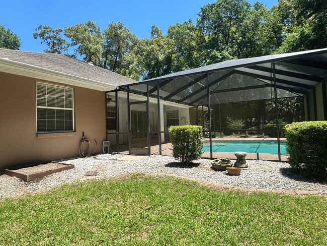 Building Photo - Beautiful 5 bed 3 bath POOL Home For Lease!
