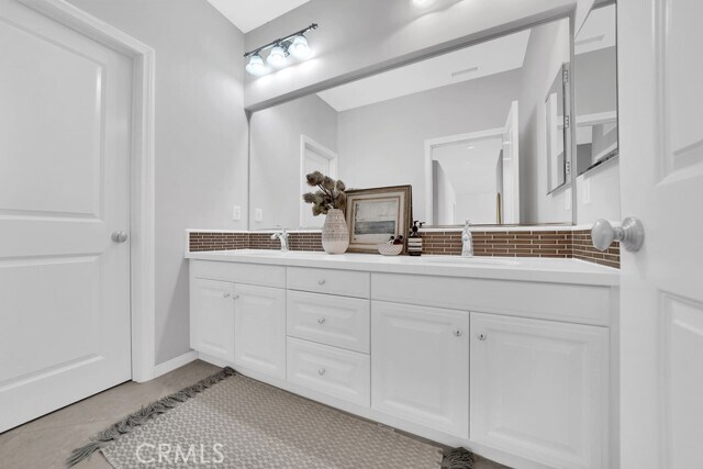 Building Photo - 25 Bianco