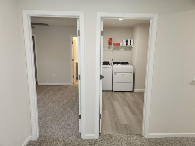 Building Photo - 235 Vly Oak Dr