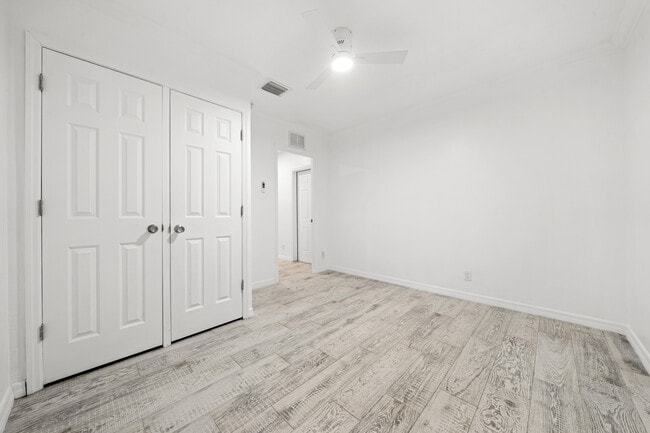 Building Photo - 1041 NE 9th Ave