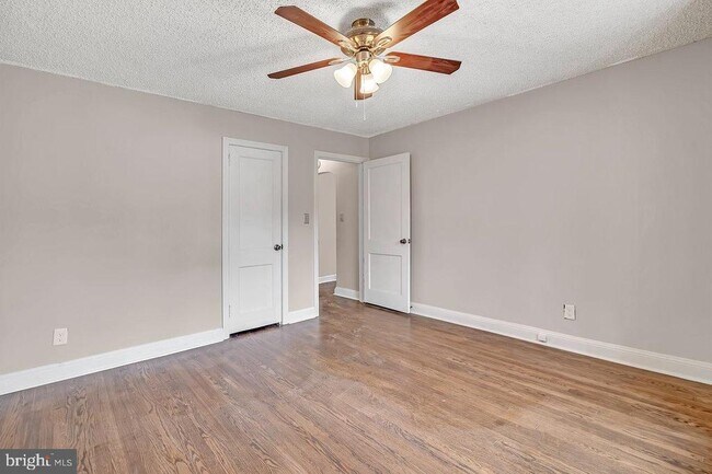 Building Photo - 32 Cranbury Rd