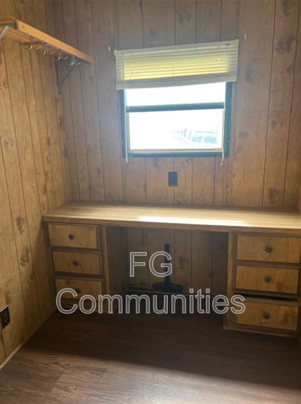 Building Photo - 3610 Highlands Rd