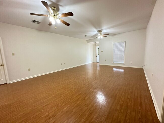 Building Photo - 521 N French Quarter Dr