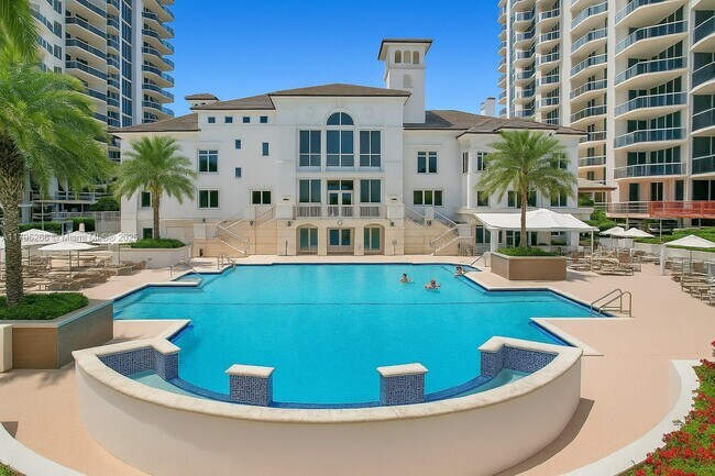 Building Photo - 4775 Collins Ave