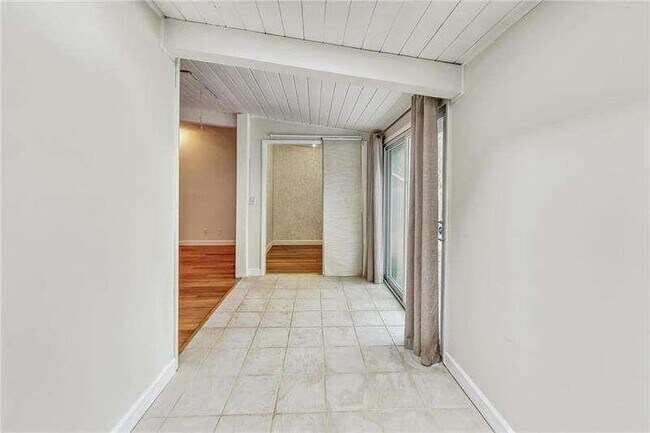 Building Photo - 3121 Lynnray Dr