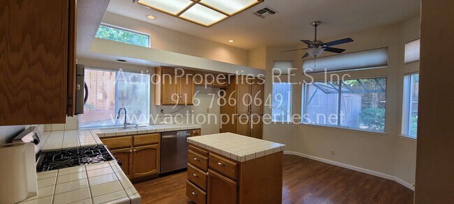 Building Photo - Move In Special! Woodcreek High School Walking Distance, West Roseville Single Story, , 4 Bed 2 B...