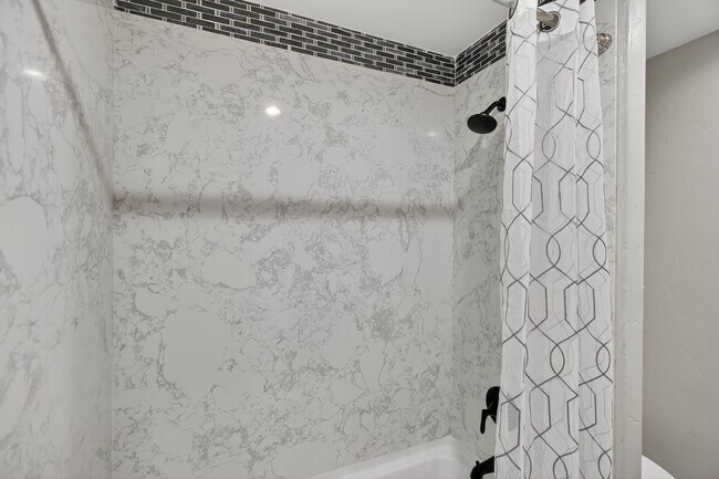 Building Photo - Bright & Spacious 3 Bed, 2 Bath Home – Must See!