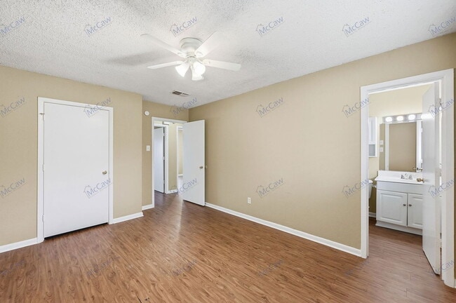 Building Photo - 207 Evelyn St