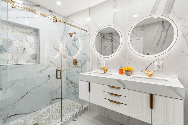 Building Photo - 202 SE 4th St