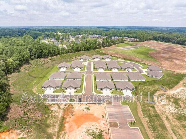 Building Photo - 2141 Houston Lake Rd