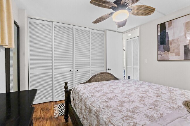 Building Photo - Elevated Island Living: High-Floor Corner Gem with Harbor & Sunset Vistas