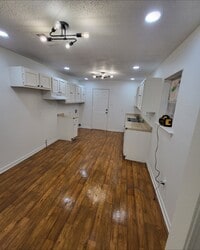 Building Photo - 2701 Howard Dr