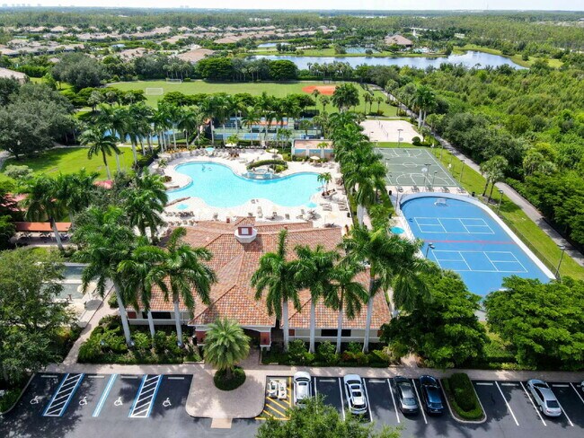 Building Photo - Spacious 3BR/2.5BA Townhome in Bella Terra...
