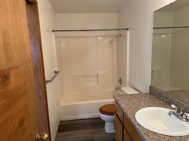 Building Photo - Cute 3-bedroom, 1-bathroom house in Springfield!