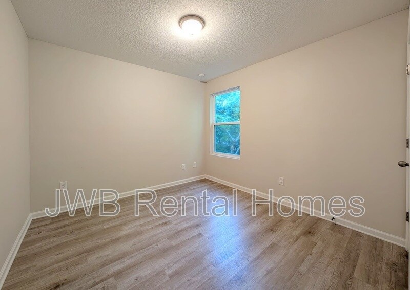 Building Photo - 8730 Free Ave