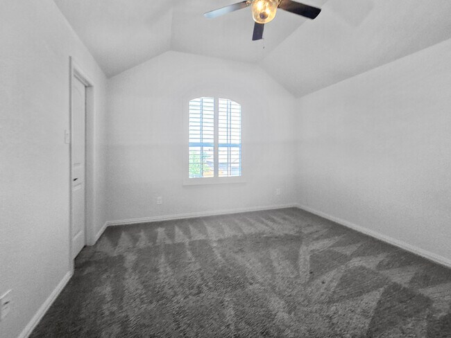 Building Photo - Immaculate 4-Bedroom Home with Luxury Upgr...