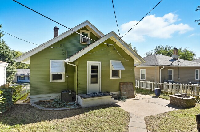 Building Photo - 1608 S 55th St