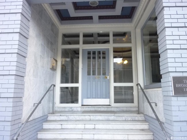 Building Photo - 1111 Jones St