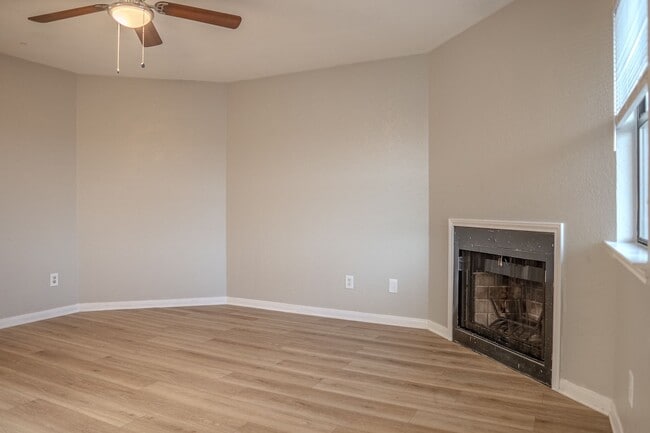 Building Photo - FULLY REMODELED GORGEOUS FOURPLEX WITH LUX...