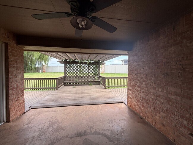 Building Photo - 19132 Cottonwood Ct