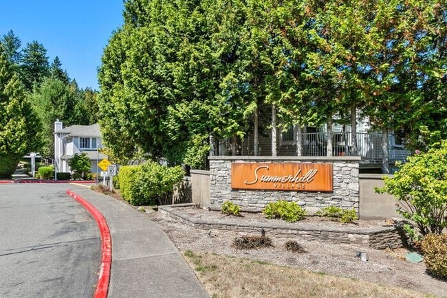 Building Photo - AIR CONDITIONED Townhome in Beautiful Summ...