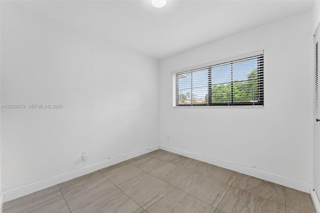 Building Photo - 680 W 50th Pl