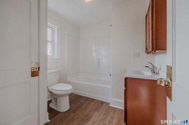 Building Photo - 11 Piney Ridge Rd