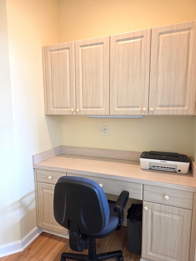 Building Photo - Beautifully Decorated Home~Turn Key~Commun...