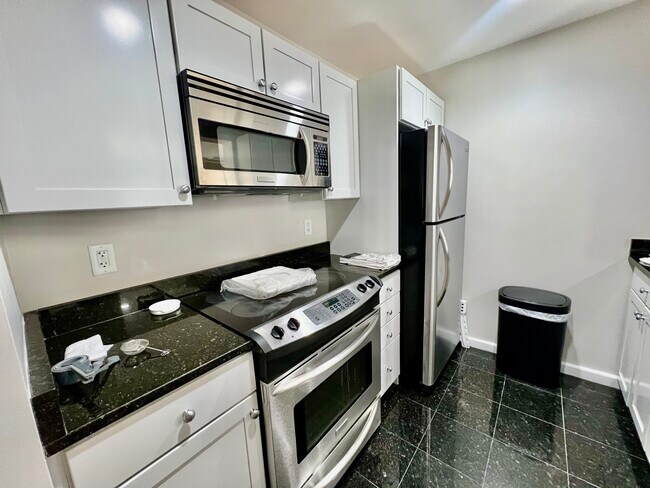 Building Photo - 1661-1663 Washington St. Unit 203